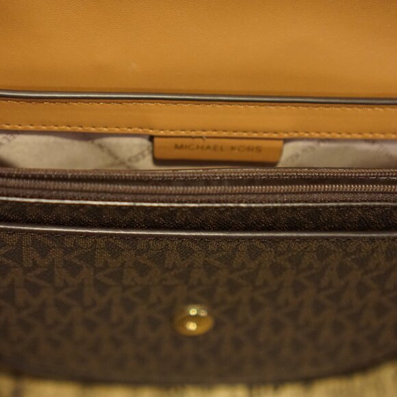 MICHAEL KORS JET SET HALF DOME MONOGRAM CROSSBODY BAG - Picture 5 of 6